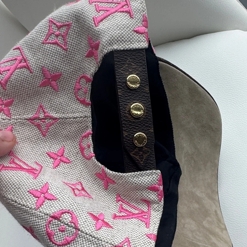 Louis Vuitton Pink Monogram on Gray Cap - Picture 2 of 7
